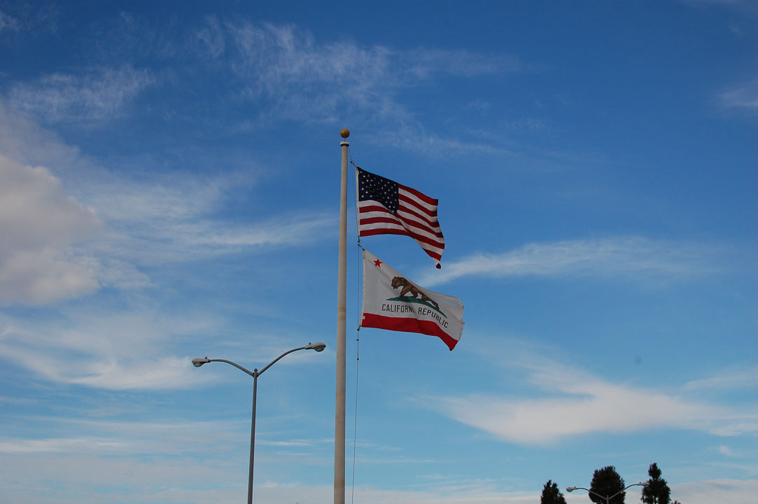 Прапор США та Каліфорнії