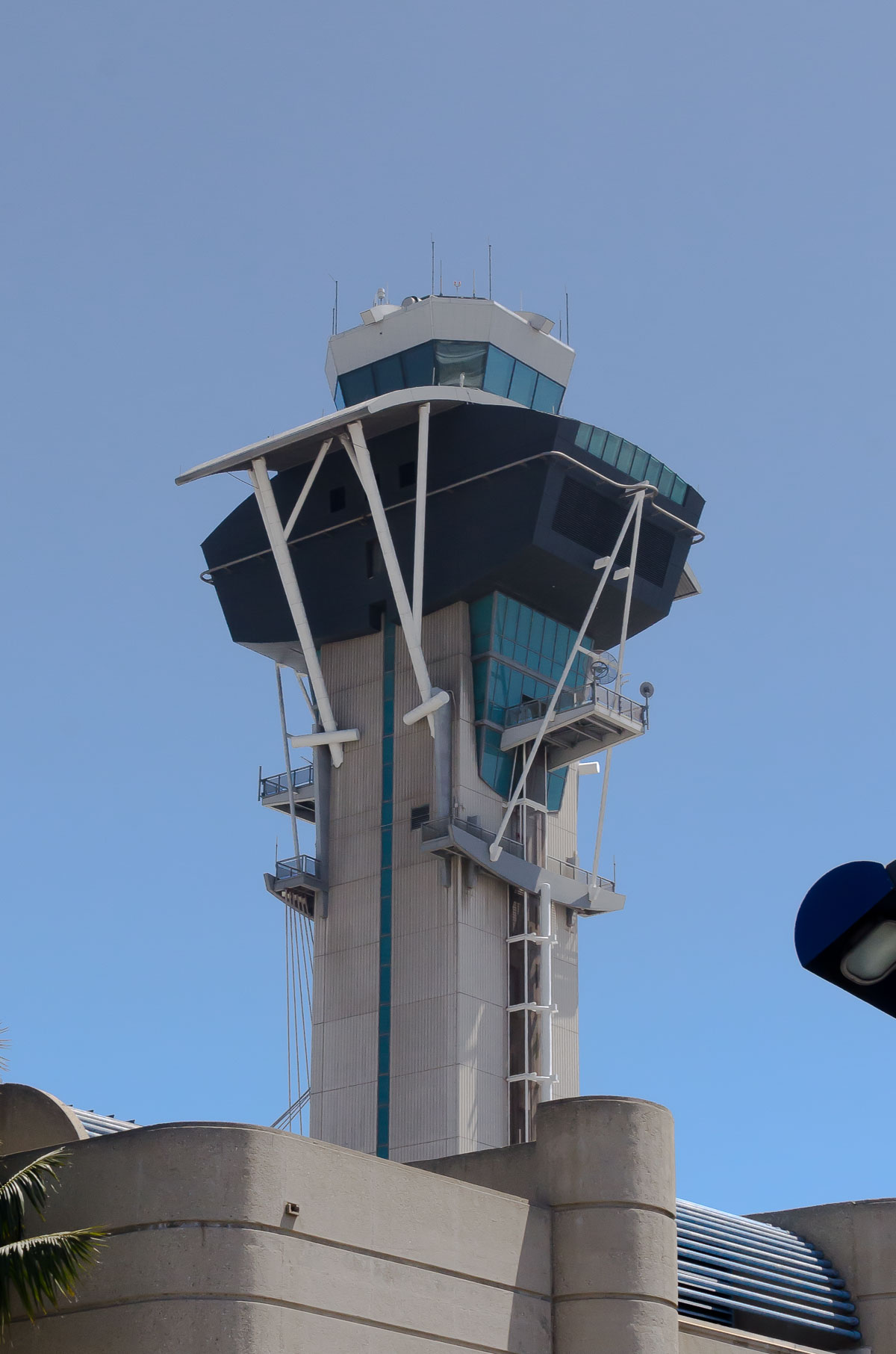 Вежа авіадиспетчерів