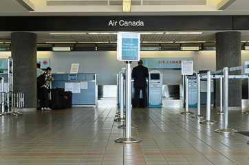 Стійки реєстрації Air Canada