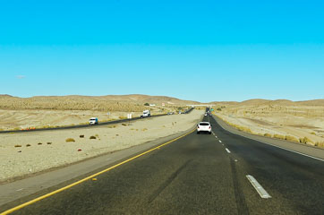 Дорога в пустелі