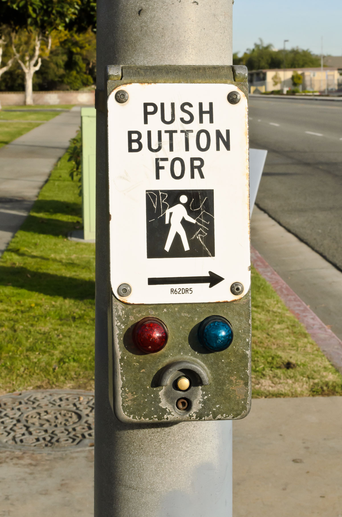 Кнопка для переходу вулиці