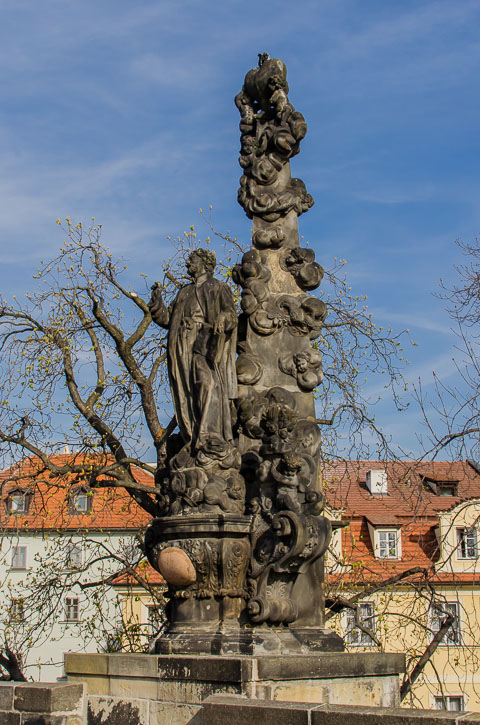 Статуя на мості