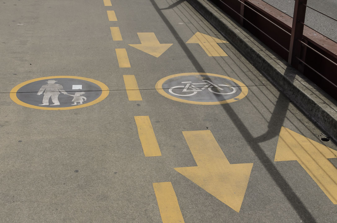 Доріжки для пішоходів та велосипедистів